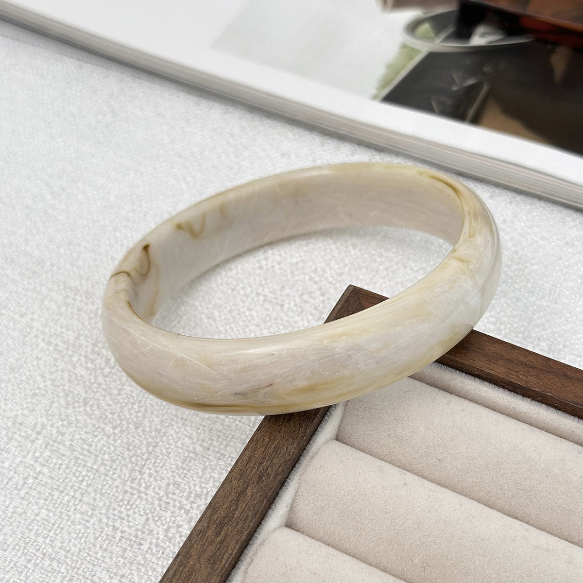 simple artistic retro wavy bracelet, irregular and special shaped elastic bracelet with design