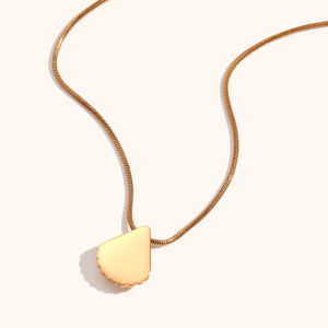 small pendant scallop shell necklace stainless steel plated 18k gold simple light luxury pendant jewelry