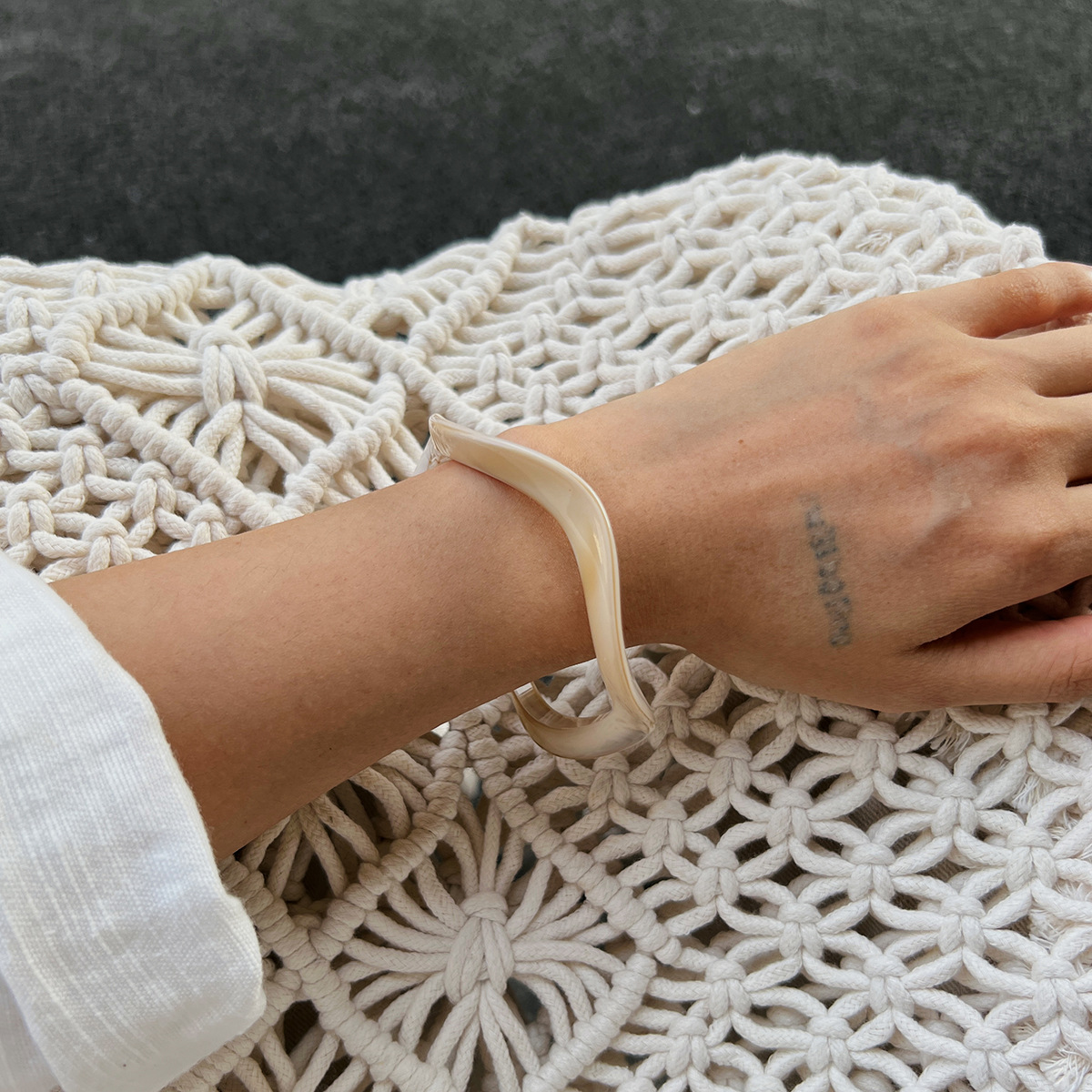 simple artistic retro wavy bracelet, irregular and special shaped elastic bracelet with design