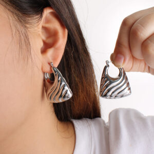 fashionable and personalized earrings, stainless steel with 18k gold plated oblique wavy trapezoidal hollow earrings, geometric u shaped earrings