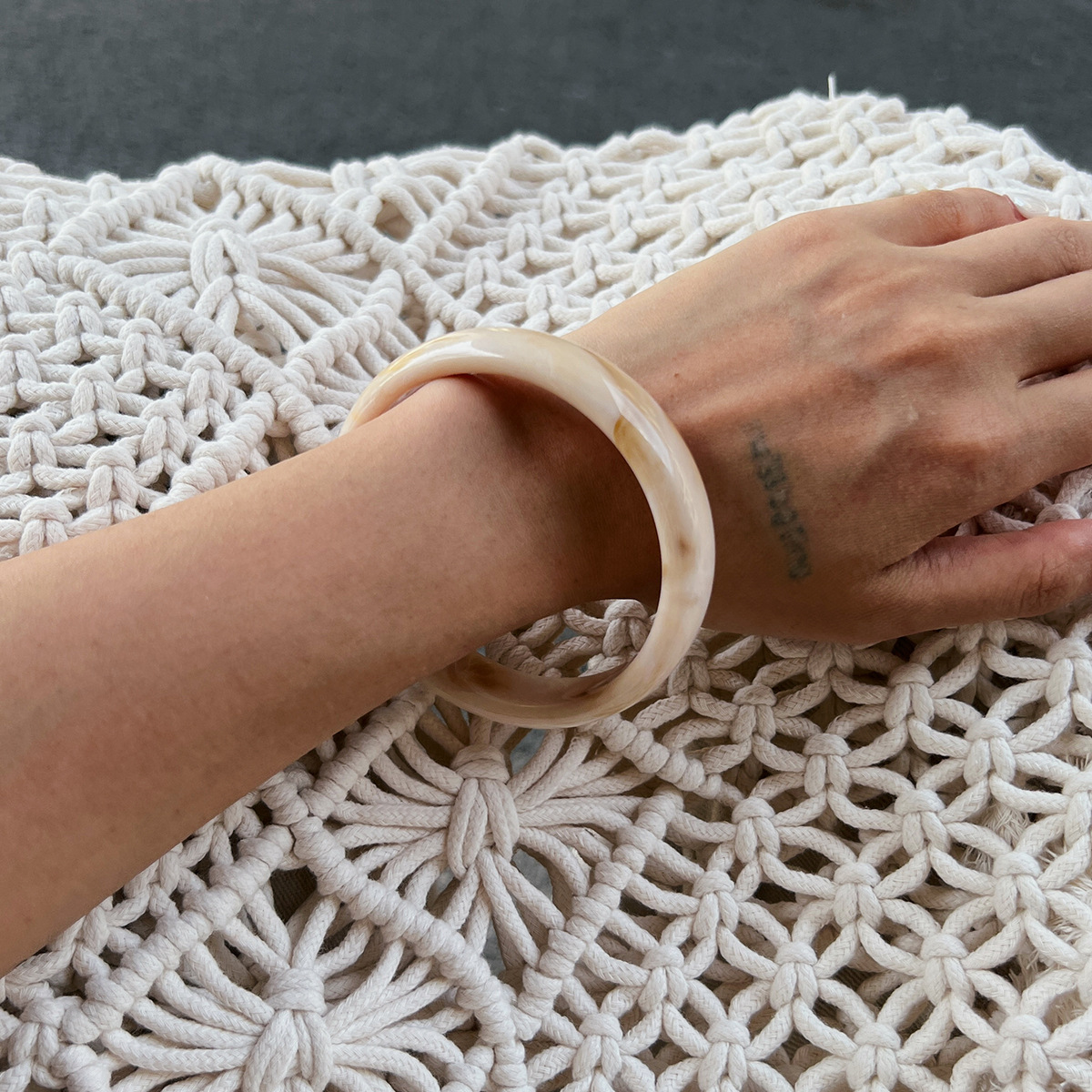 simple artistic retro wavy bracelet, irregular and special shaped elastic bracelet with design