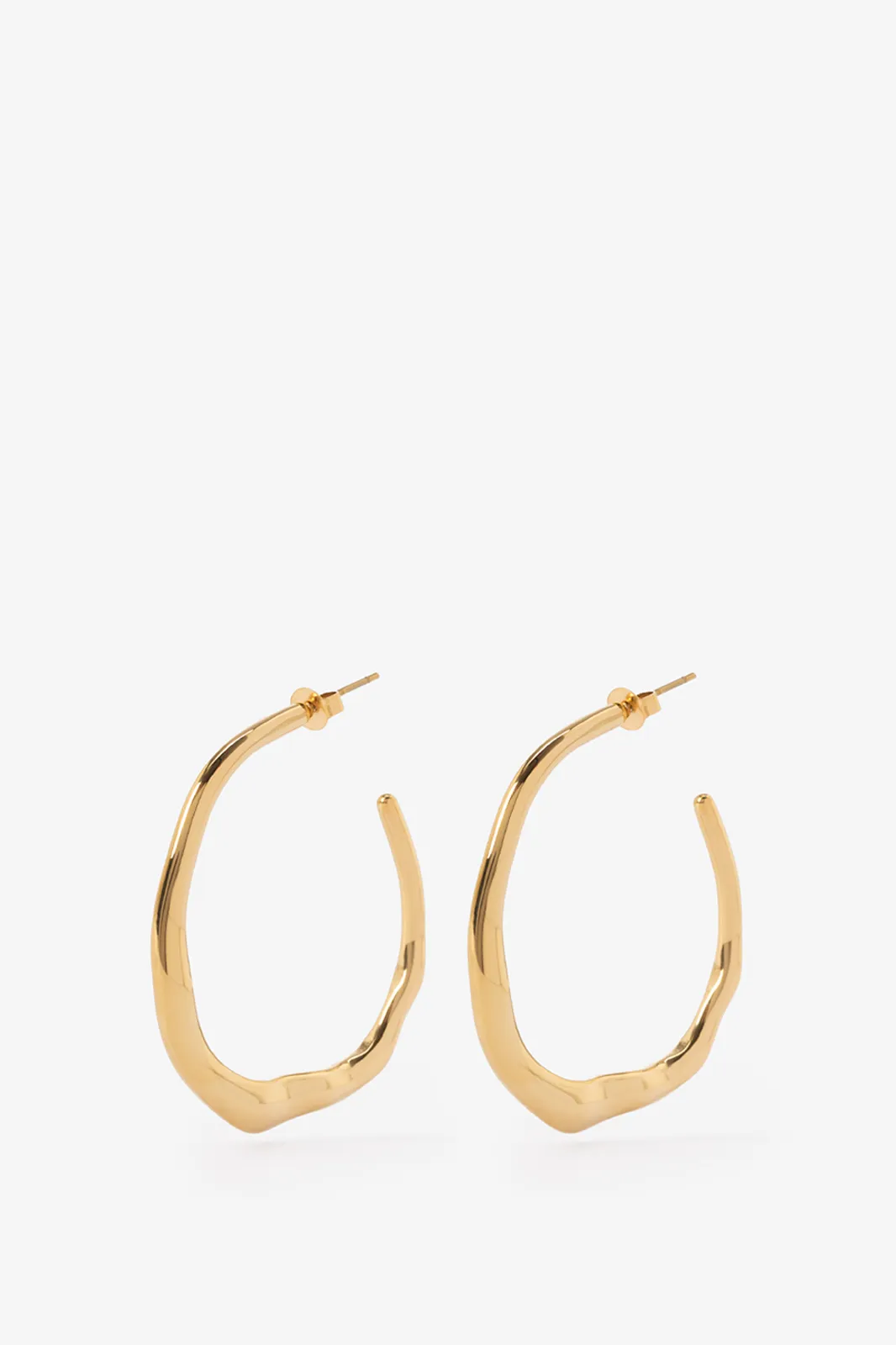 Wholesale fashion earrings supplier offering hoop earrings, stud earrings and huggie earrings for bulk B2B orders