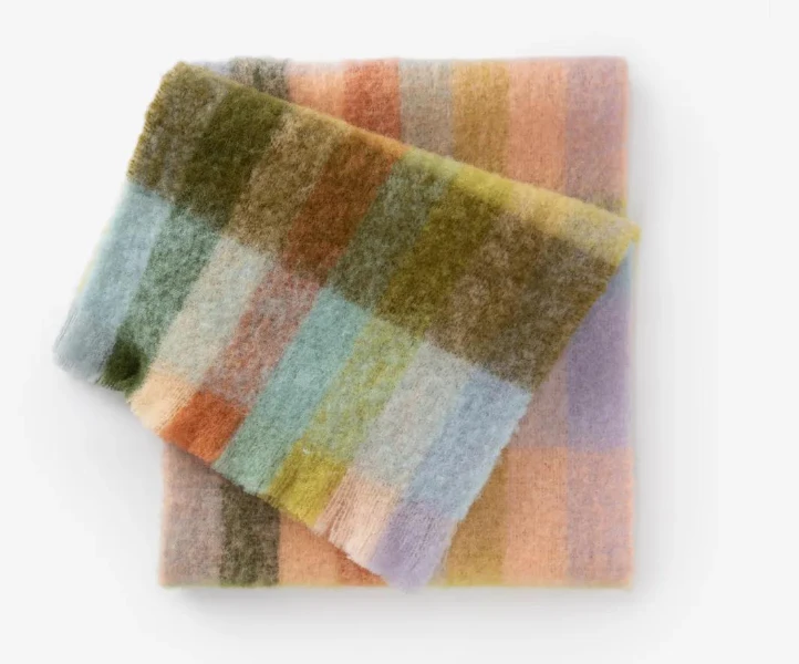 Bulk winter scarves for retail programs and wholesale buyers