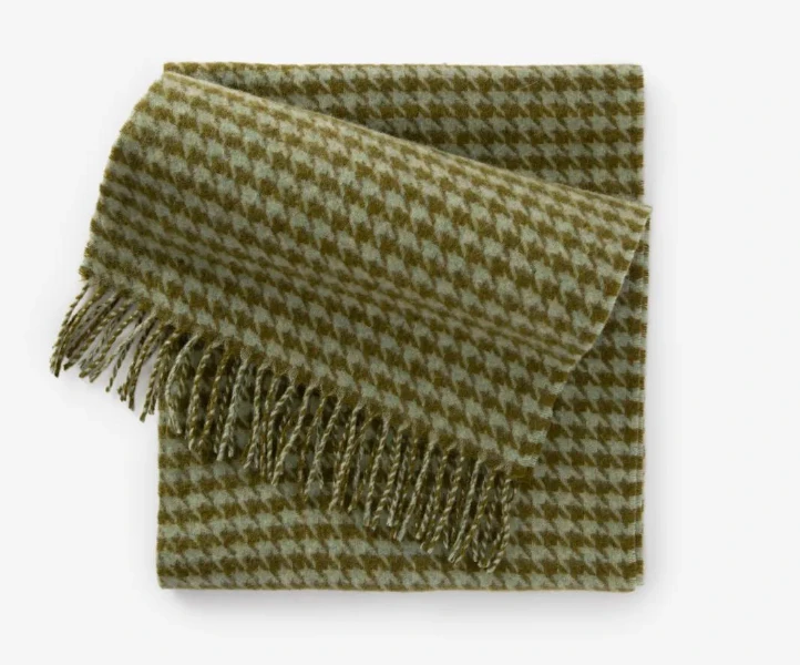 Woven scarves for distributors, retailers, and brand sourcing
